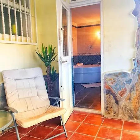 Apartment Tropical Oasis Retreat: Hot Tub, Garden, And Proximity Mogan