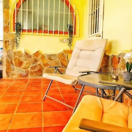 Tropical Oasis Retreat: Hot Tub, Garden, And Proximity Mogan