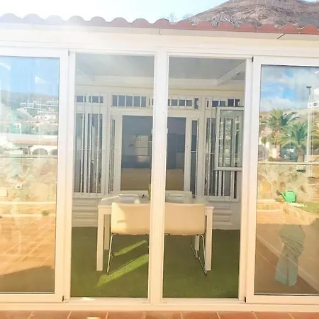 Lägenhet The Perfect Place To Relax Bedroom With Hot Tub, Beautiful Tropical Garden Area. Bbq And Big Open Spaces Through The House.it Is Located In A Quiet Place, But Still 5 Min Away From The Touristic Puerto Rico And Walking Distance From The