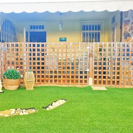 Lägenhet The Perfect Place To Relax Bedroom With Hot Tub, Beautiful Tropical Garden Area. Bbq And Big Open Spaces Through The House.it Is Located In A Quiet Place, But Still 5 Min Away From The Touristic Puerto Rico And Walking Distance From The Mogán