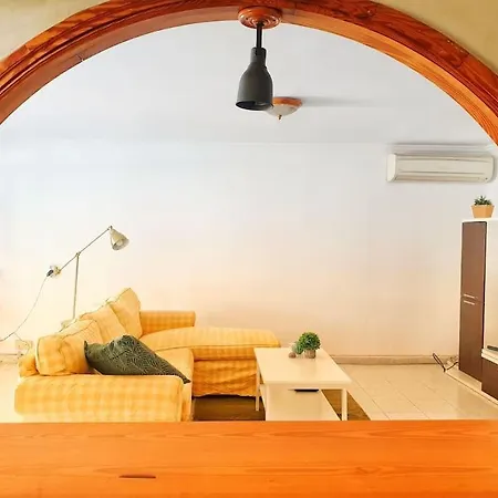 Tropical Oasis Retreat: Hot Tub, Garden, And Proximity Apartment *
